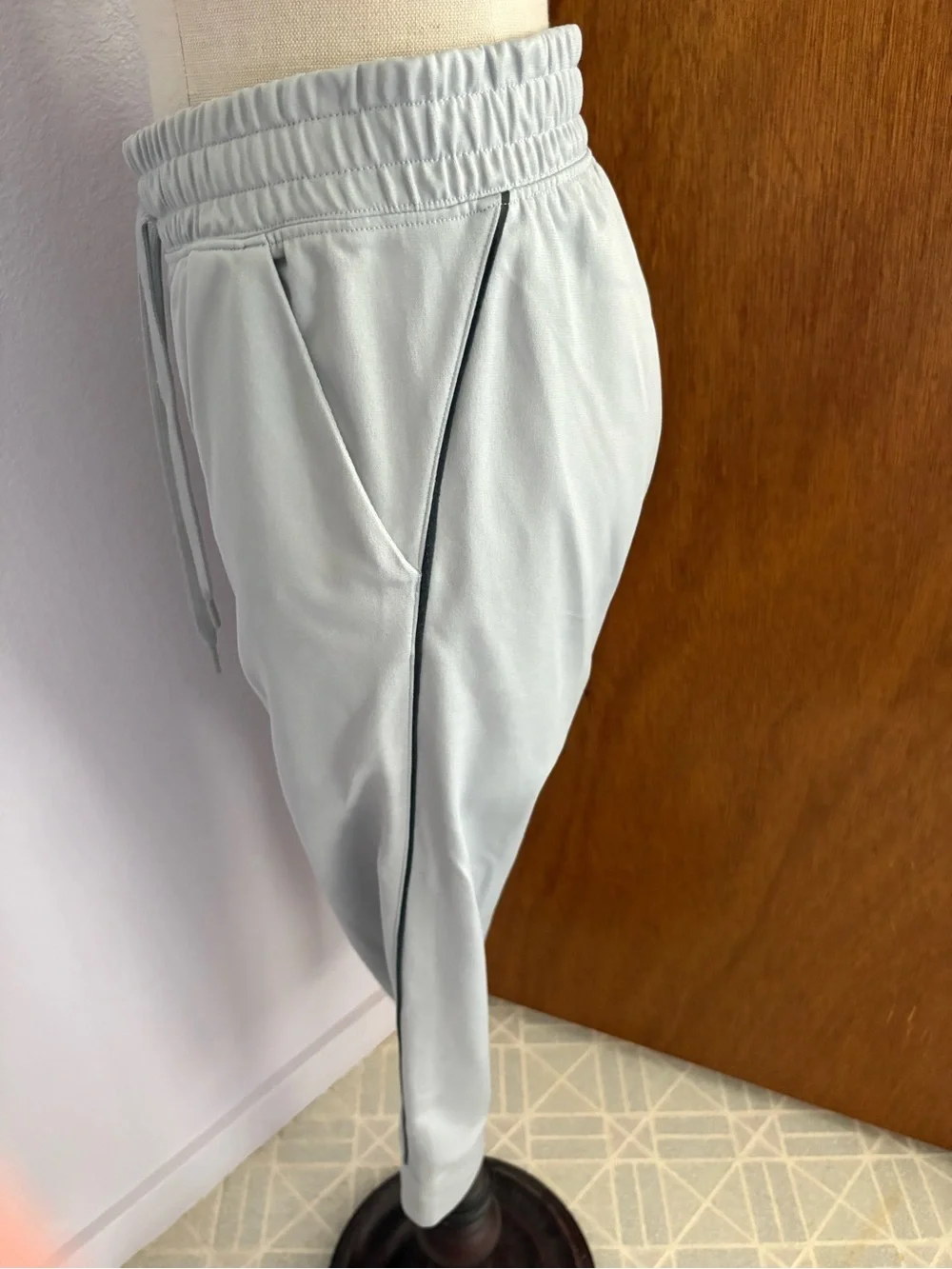 UNDER ARMOUR sz S Light Gray Rush Tricot Joggers Pants Recover 1368741 - Picture 5 of 8